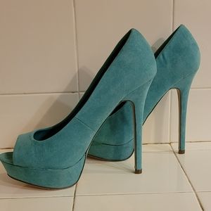 Beautiful Breckelle's Teal Pumps